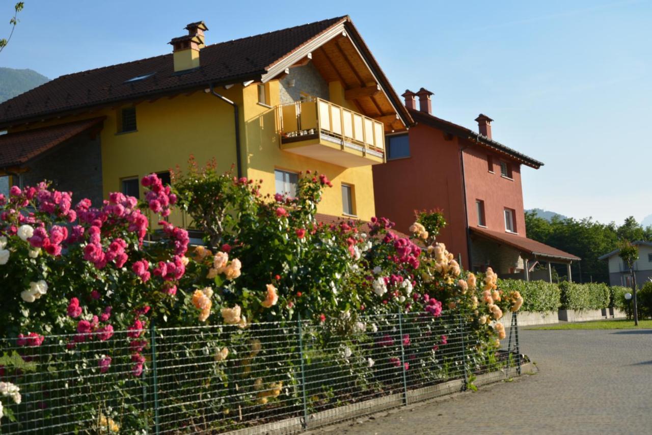 Residence Girasole Casa Rossa A Colico Exteriör bild